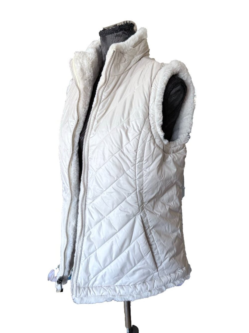 ✨ Amazon Luxe Reversible Chevron Quilted & Plush Faux Fur Puffer Vest - MEDIUM